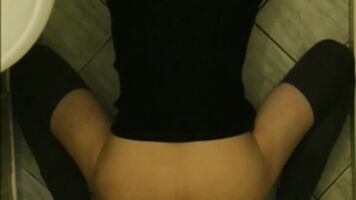 First vid w/ my butt. Shy, yet lustful ;)