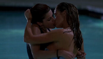 Denise Richards and Neve Campbell, Wild Whings