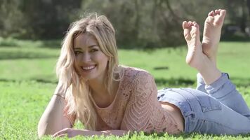 Once again stroking to Hilary Duff and her perfect bare feet. I can only imagine how good they taste