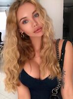 Oana hot