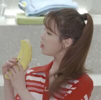 OMG Seunghee with her banana