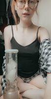 Hi riends! i cleaned my bong sooo yeah i’m proud of that and to celebrate... i’m gonna get dirty... i mean get /it/ dirty 😘